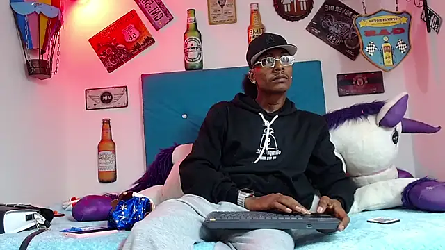 Snapshot of lili_roussi chatting on December 18, 2025, 9:32 pm lili roussi online show from December 18, 2025, 9:32 pm