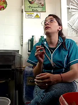 HOLY DOLL online show from November 7, 2025, 8:42 pm