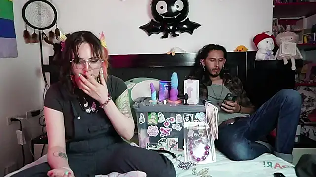 Snapshot of Devil_And_Princess chatting on January 19, 2026, 1:31 am Devil And Princess online show from January 19, 2026, 1:31 am