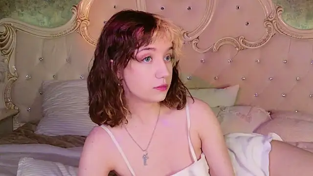 Gia Riccardo online show from November 21, 2025, 4:05 pm