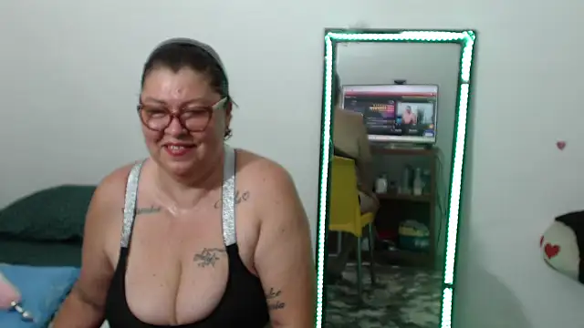 Snapshot of Olgahunder chatting on April 30, 2026, 3:24 am Olgahunder online show from April 30, 2026, 3:24 am