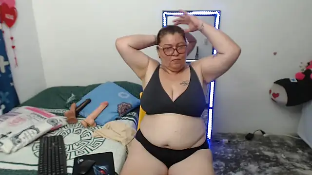Snapshot of Olgahunder chatting on May 3, 2026, 4:46 pm Olgahunder online show from May 3, 2026, 4:46 pm