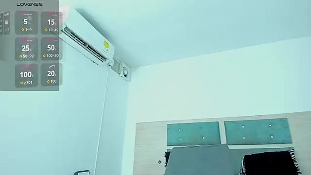 sexyvioletvalerious online show from February 25, 2026, 3:43 pm