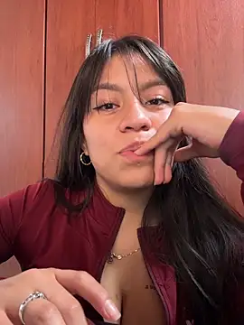 Snapshot of -Selene- chatting on May 17, 2026, 8:05 pm -Selene- online show from May 17, 2026, 8:05 pm