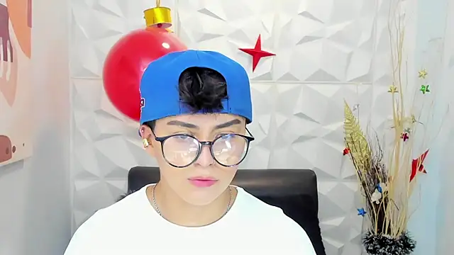 Snapshot of Sam_Daves chatting on December 18, 2025, 12:55 pm Sam Daves online show from December 18, 2025, 12:55 pm