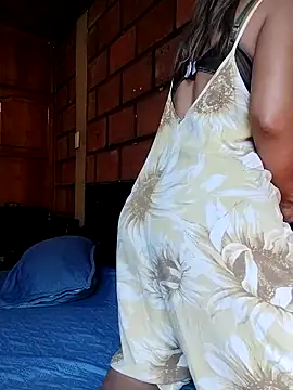 Lady Lolla11 online show from December 3, 2025, 2:04 pm