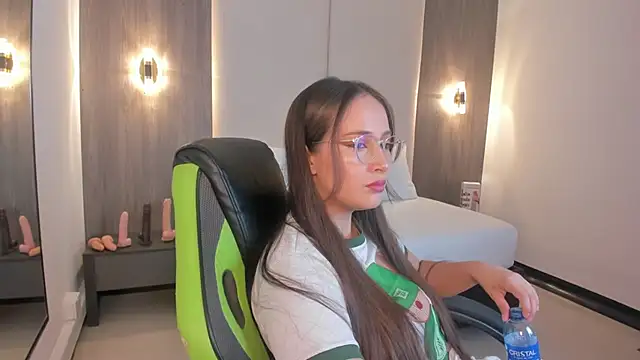 sophia martinezz  online show from November 22, 2025, 3:55 pm