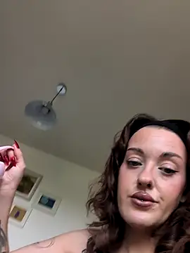 Snapshot of Petite_Juicy_Olive chatting on July 10, 2026, 8:40 am Petite Juicy Olive online show from July 10, 2026, 8:40 am