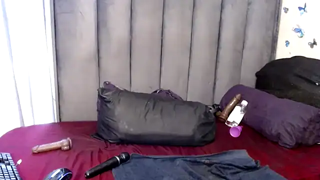 Snapshot of LustyDeziree1 chatting on January 19, 2026, 8:40 am LustyDeziree1 online show from January 19, 2026, 8:40 am