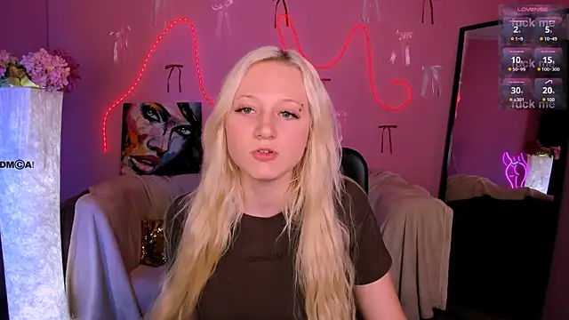 madam uliis online show from April 14, 2026, 9:48 am