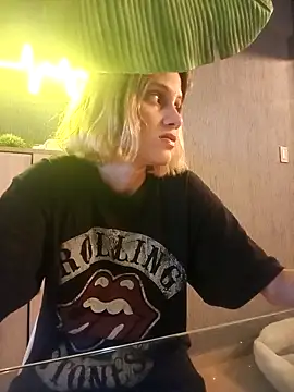 VictoriaLuxe online show from September 8, 2025, 11:48 pm