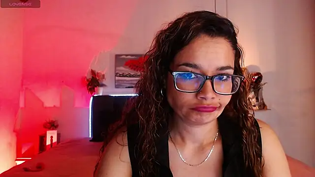 Snapshot of Rose_Thompson1 chatting on November 6, 2025, 1:34 pm Rose Thompson1 online show from November 6, 2025, 1:34 pm