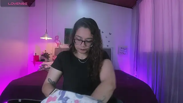 Snapshot of Rose_Thompson1 chatting on April 21, 2026, 1:28 pm Rose Thompson1 online show from April 21, 2026, 1:28 pm