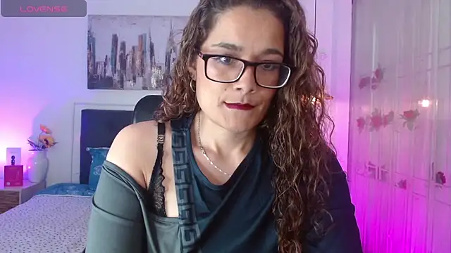 Snapshot of Rose_Thompson1 chatting on May 11, 2026, 4:04 pm Rose Thompson1 online show from May 11, 2026, 4:04 pm