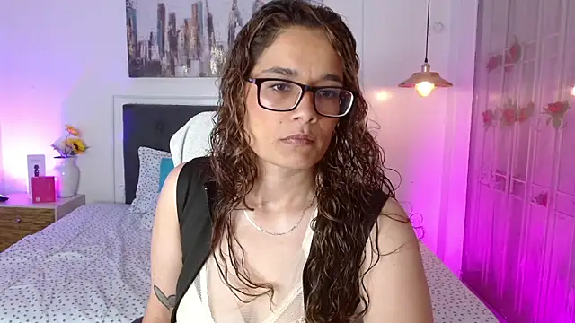 Snapshot of Rose_Thompson1 chatting on May 17, 2026, 1:40 pm Rose Thompson1 online show from May 17, 2026, 1:40 pm