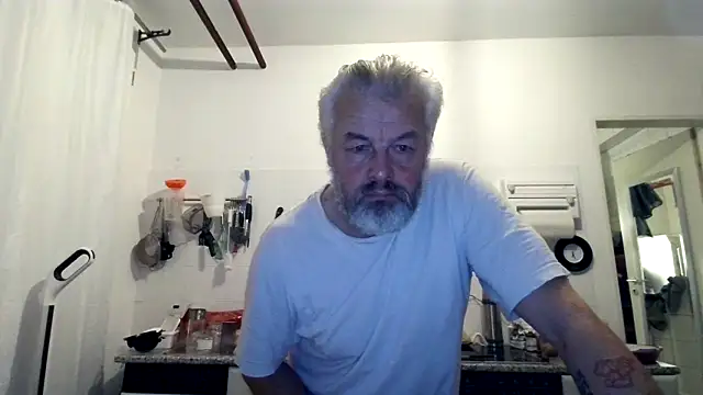 Snapshot of Berg_Boy chatting on December 19, 2025, 5:25 am Berg Boy online show from December 19, 2025, 5:25 am