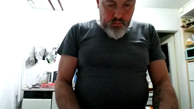 Snapshot of Berg_Boy chatting on February 7, 2026, 10:02 pm Berg Boy online show from February 7, 2026, 10:02 pm