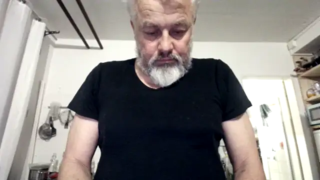 Snapshot of Berg_Boy chatting on February 17, 2026, 12:51 am Berg Boy online show from February 17, 2026, 12:51 am