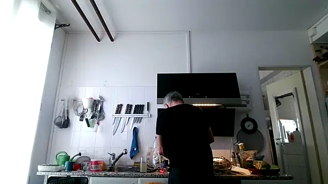 Snapshot of Berg_Boy chatting on February 19, 2026, 12:34 pm Berg Boy online show from February 19, 2026, 12:34 pm