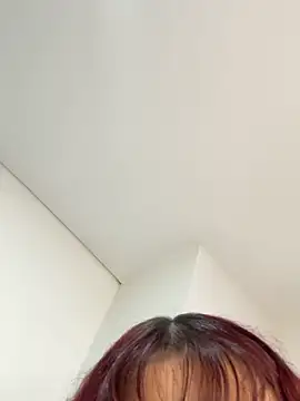 Ivelleee  online show from February 3, 2026, 9:42 pm