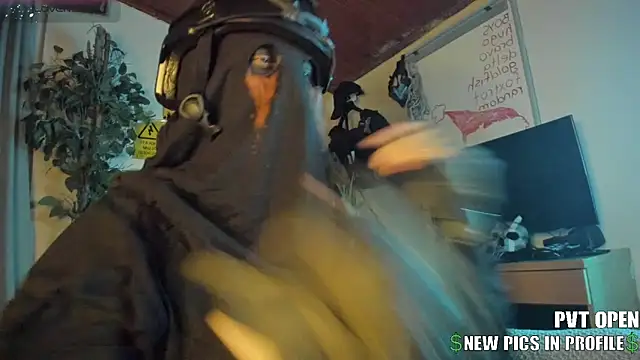 cos operator online show from January 7, 2026, 8:44 pm