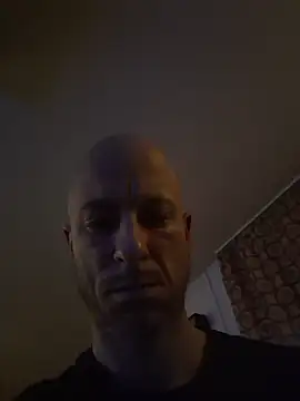 Snapshot of svenpfeifer chatting on December 16, 2025, 1:10 am svenpfeifer online show from December 16, 2025, 1:10 am