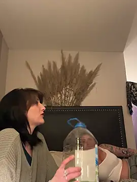 2brokegirlz online show from March 11, 2025, 6:00 am