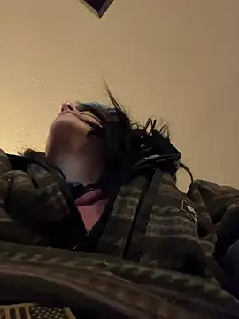 2brokegirlz online show from March 14, 2025, 12:18 pm