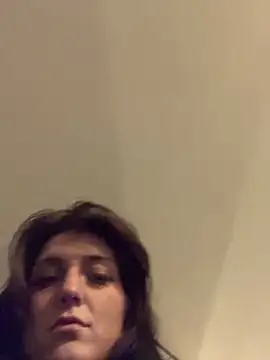 2brokegirlz online show from March 17, 2025, 7:24 am