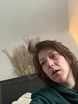 2brokegirlz online show from March 20, 2025, 8:40 pm