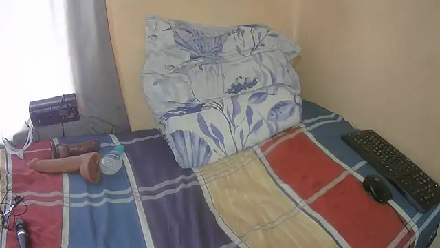 Snapshot of XhosaBoobs4U chatting on November 15, 2025, 6:44 am XhosaBoobs4U online show from November 15, 2025, 6:44 am