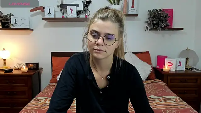 HaleyReedme online show from October 6, 2025, 7:17 am