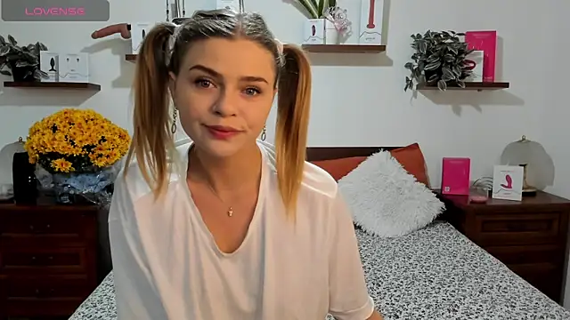 Snapshot of HaleyReedme chatting on October 31, 2025, 7:53 am HaleyReedme online show from October 31, 2025, 7:53 am