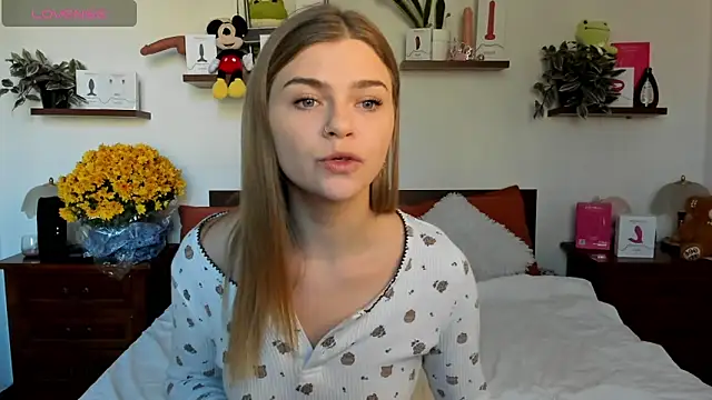 Snapshot of HaleyReedme chatting on November 4, 2025, 8:02 am HaleyReedme online show from November 4, 2025, 8:02 am