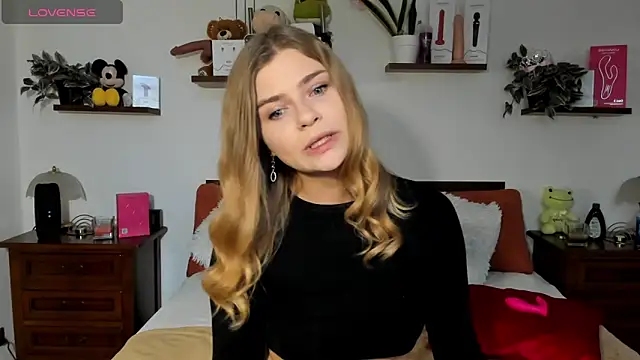 Snapshot of HaleyReedme chatting on November 13, 2025, 8:02 am HaleyReedme online show from November 13, 2025, 8:02 am