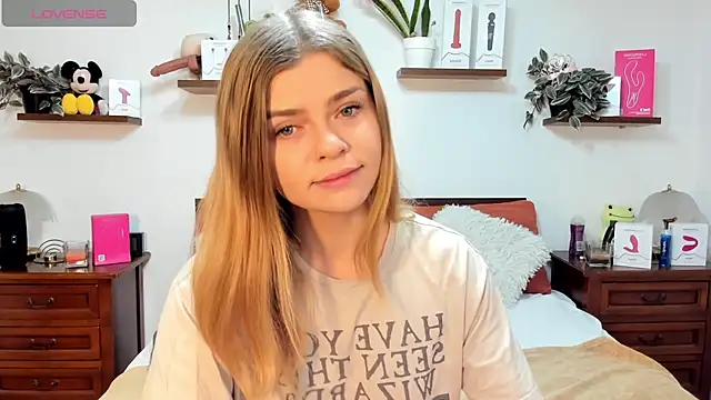 Snapshot of HaleyReedme chatting on November 14, 2025, 8:13 am HaleyReedme online show from November 14, 2025, 8:13 am