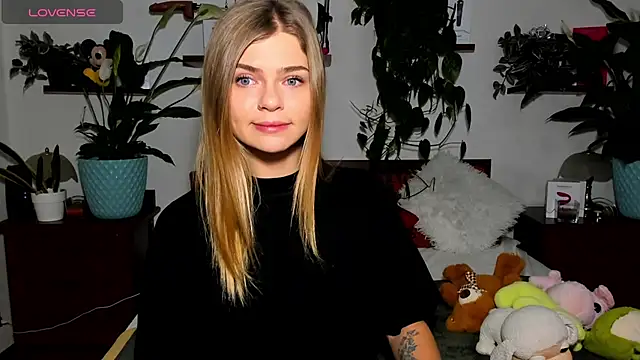 Snapshot of HaleyReedme chatting on November 24, 2025, 8:25 am HaleyReedme online show from November 24, 2025, 8:25 am