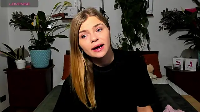 Snapshot of HaleyReedme chatting on November 26, 2025, 8:15 am HaleyReedme online show from November 26, 2025, 8:15 am