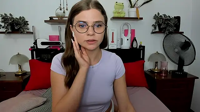 HaleyReedme online show from July 16, 2026, 7:03 am