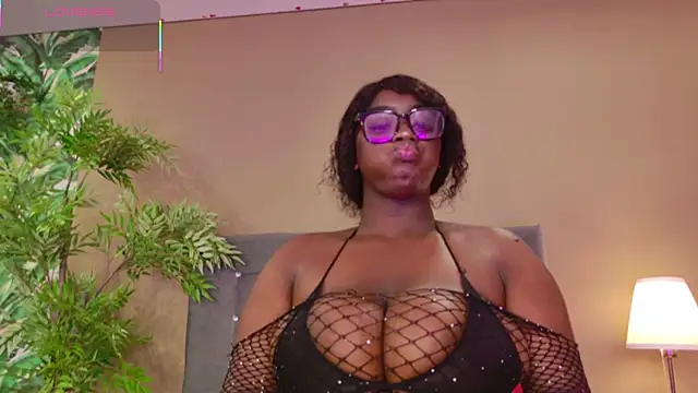 Snapshot of BetsyBennet_ chatting on November 7, 2025, 9:26 pm BetsyBennet online show from November 7, 2025, 9:26 pm