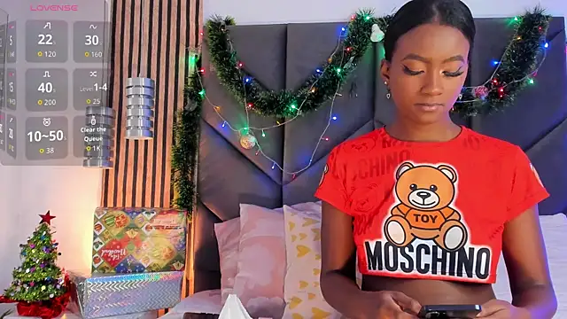 Snapshot of Kendallross28 chatting on December 4, 2025, 3:32 pm Kendallross28 online show from December 4, 2025, 3:32 pm