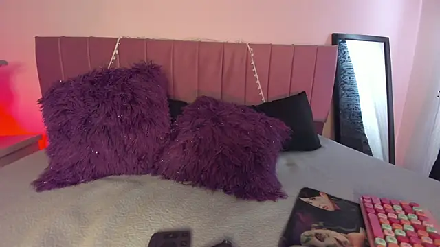 kitty-kryss online show from February 19, 2026, 4:36 pm