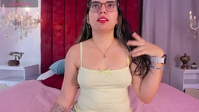 Snapshot of JulietSofia chatting on April 5, 2026, 7:44 pm JulietSofia online show from April 5, 2026, 7:44 pm