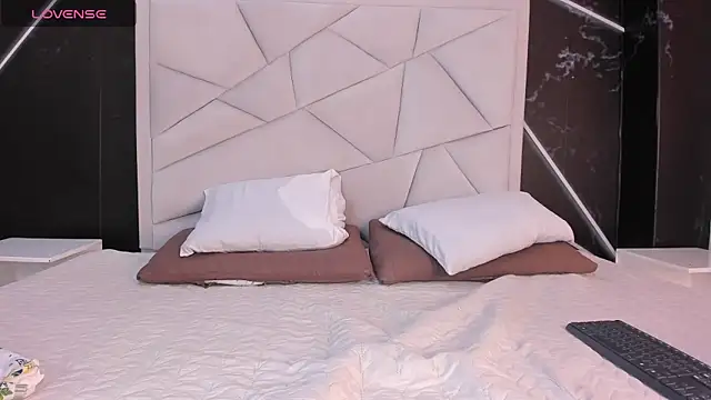 Snapshot of JulietSofia chatting on April 14, 2026, 8:15 pm JulietSofia online show from April 14, 2026, 8:15 pm