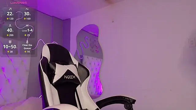 natasha  black online show from November 12, 2025, 7:35 pm