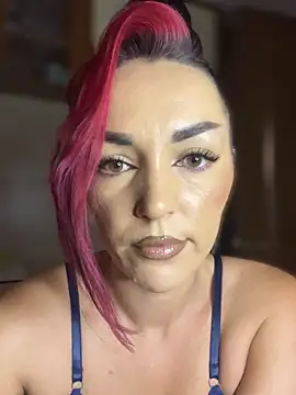 Snapshot of MeganFoxiy chatting on November 7, 2025, 5:40 am MeganFoxiy online show from November 7, 2025, 5:40 am