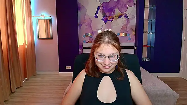 Snapshot of AngelinaLow chatting on September 13, 2025, 11:32 am AngelinaLow online show from September 13, 2025, 11:32 am