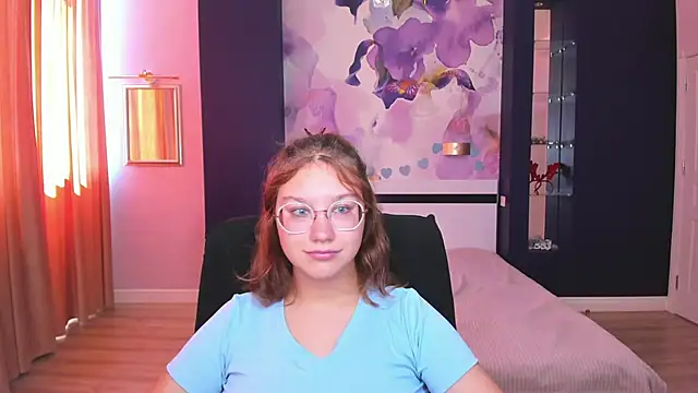 Snapshot of AngelinaLow chatting on September 22, 2025, 11:23 am AngelinaLow online show from September 22, 2025, 11:23 am