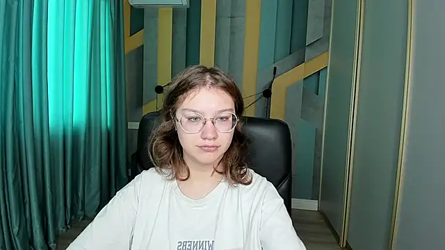 Snapshot of AngelinaLow chatting on October 30, 2025, 12:28 pm AngelinaLow online show from October 30, 2025, 12:28 pm