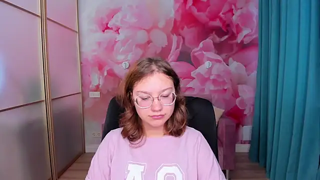 Snapshot of AngelinaLow chatting on November 6, 2025, 12:28 pm AngelinaLow online show from November 6, 2025, 12:28 pm